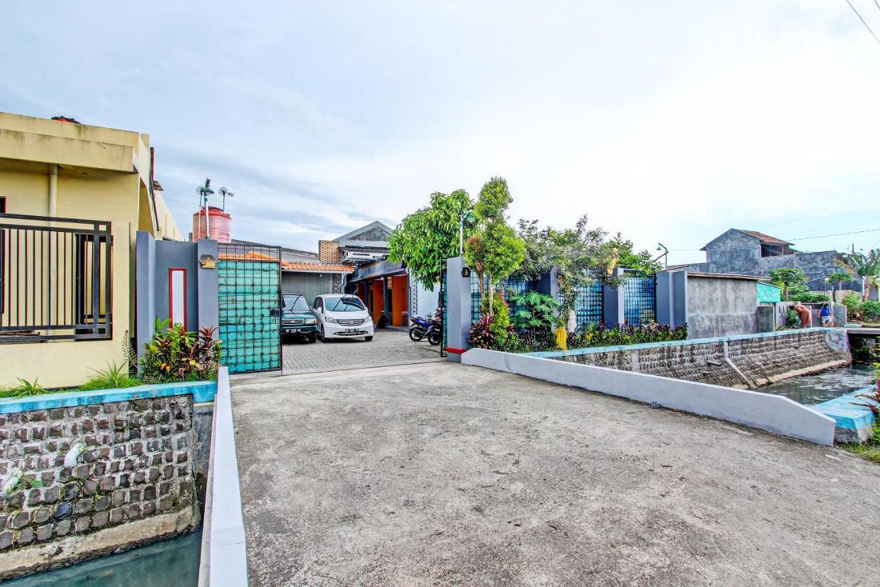 Oyo 92296 Amole Paviliun Syariah Hotel 2*