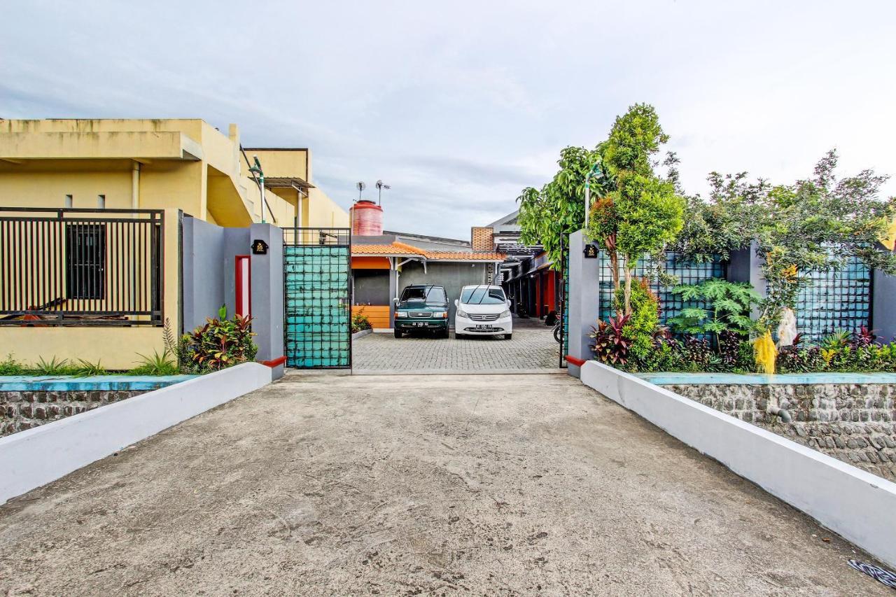 Oyo 92296 Amole Paviliun Syariah Hotel 2*